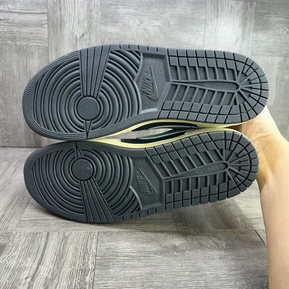 Jordan 1 Low Men's size 10.5/Women size 12 Jade Smoke Black Green Casual Shoes D - Picture 7 of 8